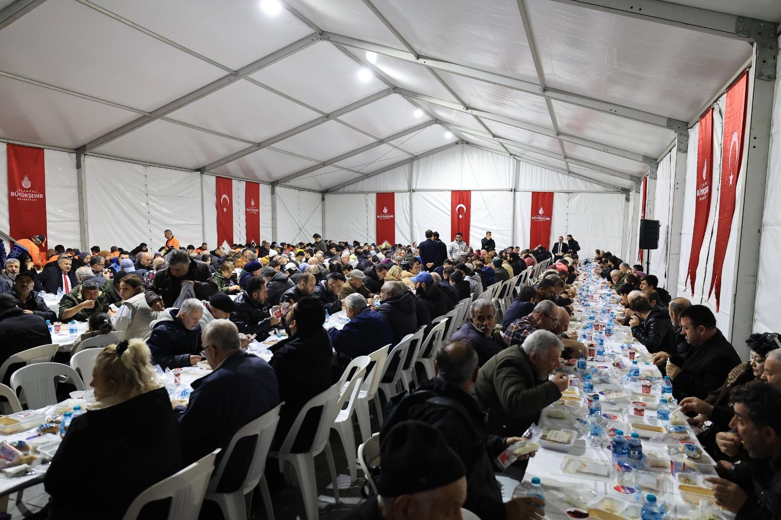 İstanbul’un meydanlarında iftar seferberliği